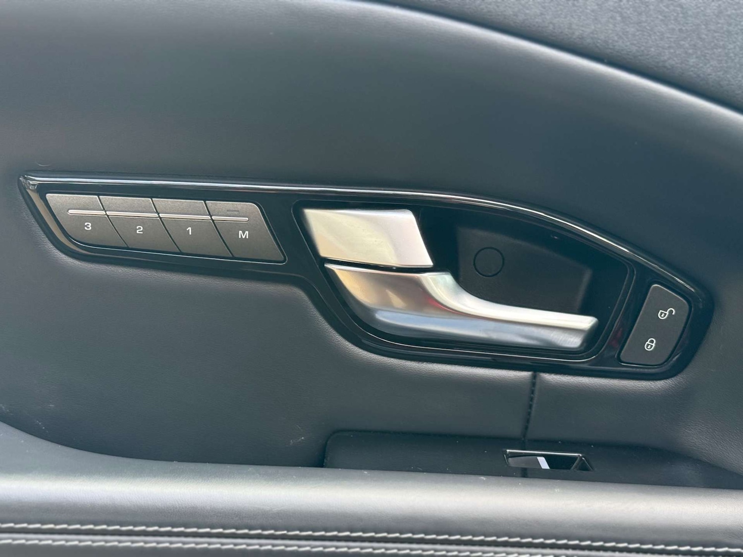 Used Land Rover Range Rover Evoque 2018 for sale - 78108361: Photo 18