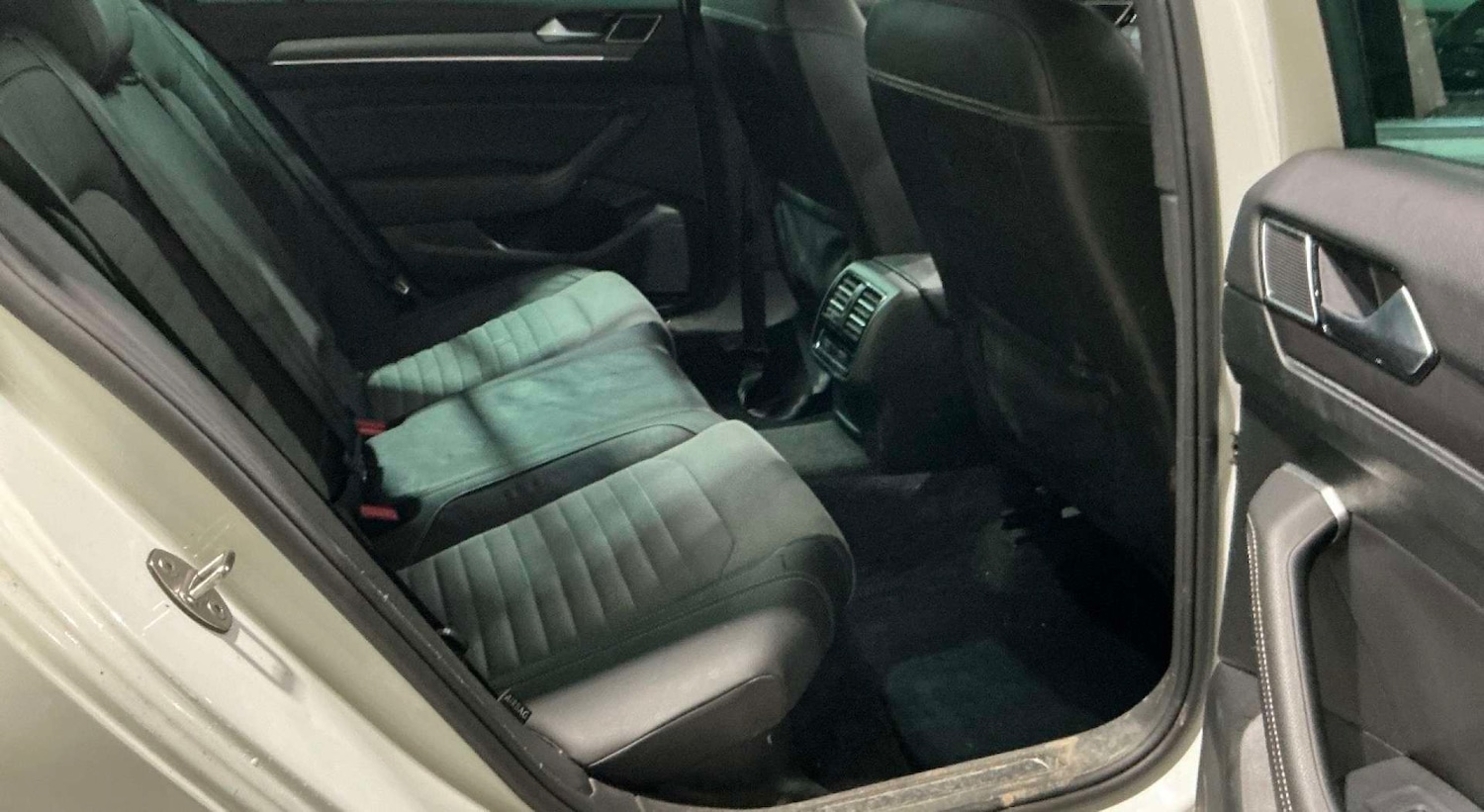 Used Volkswagen Passat 2017 for sale - 76642927: Photo 4