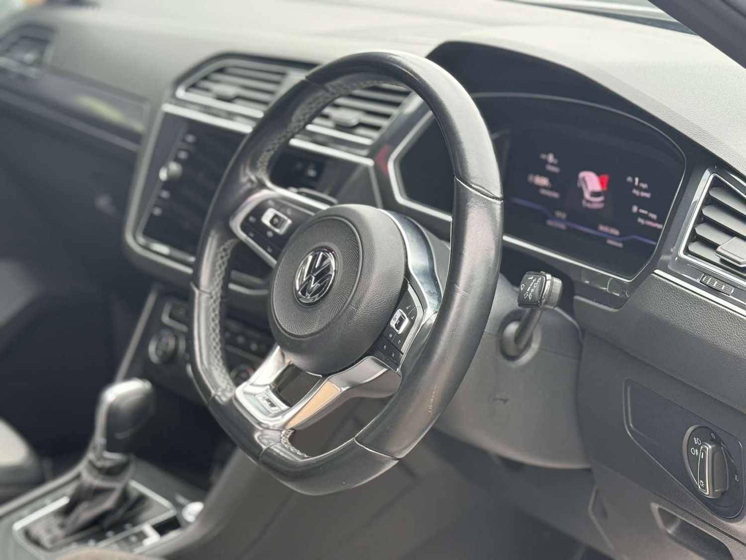 Used Volkswagen Tiguan 2019 for sale - 77173423: Photo 14