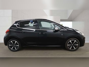 Used Peugeot 208 2018 for sale - 79546521: Photo