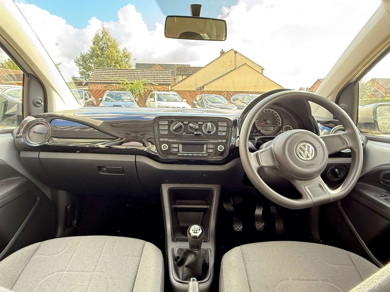 Used Volkswagen up! 2015 for sale - 76280329: Photo 9