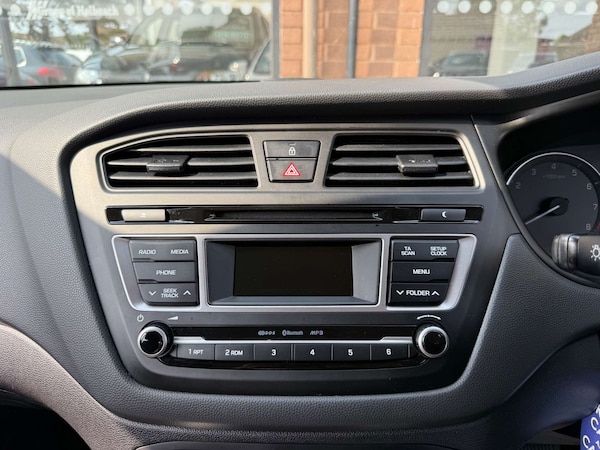 Used Hyundai i20 2017 for sale - 76277969: Photo 13