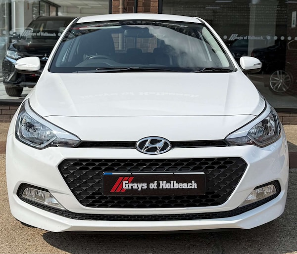 Used Hyundai i20 2017 for sale - 76277969: Photo 2