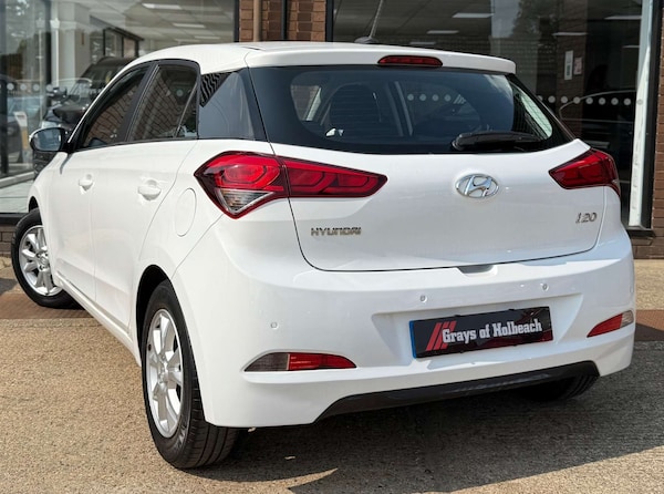 Used Hyundai i20 2017 for sale - 76277969: Photo 3
