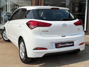 Used Hyundai i20 2017 for sale - 76277969: Photo 3