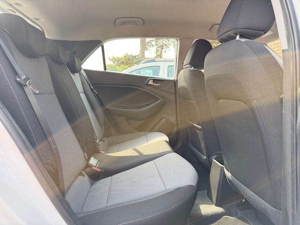Used Hyundai i20 2017 for sale - 76277969: Photo 8