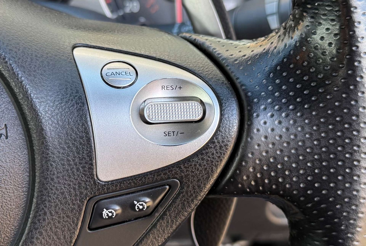 Used Nissan 370 Z 2010 for sale - 76352630: Photo 14