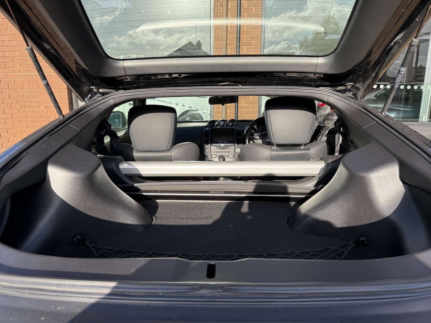 Used Nissan 370 Z 2010 for sale - 76352630: Photo 15