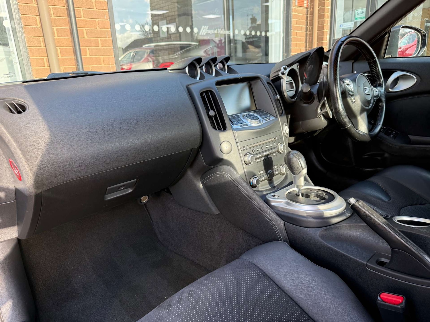 Used Nissan 370 Z 2010 for sale - 76352630: Photo 8