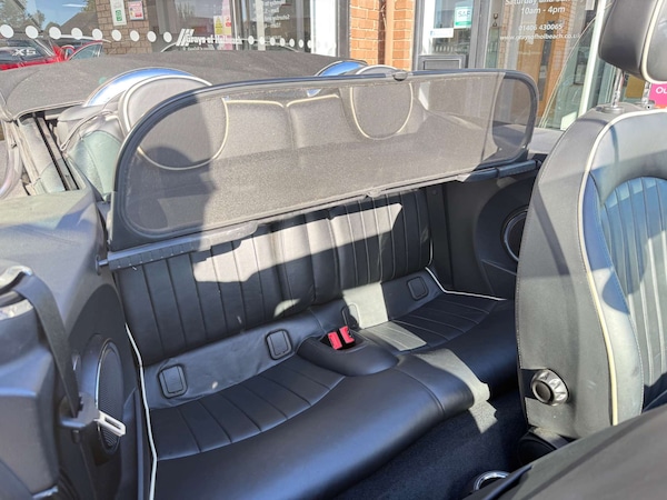 Used MINI Convertible 2010 for sale - 76171659: Photo 10