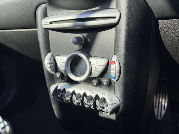 Used MINI Convertible 2010 for sale - 76171659: Photo 16