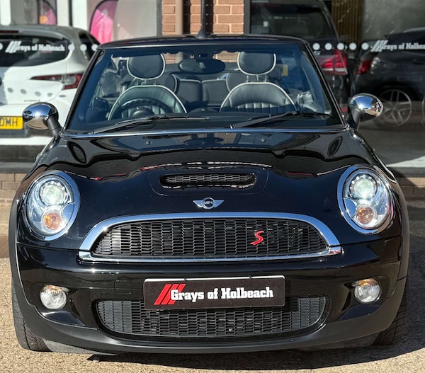 Used MINI Convertible 2010 for sale - 76171659: Photo 3