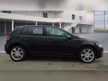 Used Volkswagen Golf 2015 for sale - 77968990: Photo