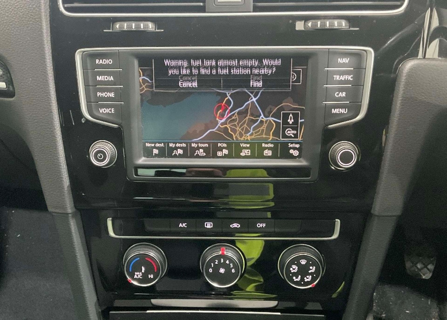 Used Volkswagen Golf 2015 for sale - 77968990: Photo 9