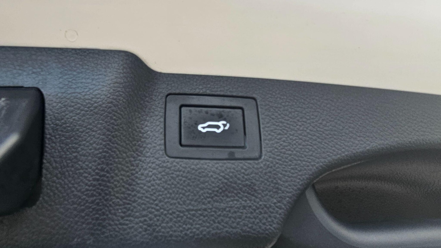 Used Hyundai Santa Fe 2015 for sale - 77049854: Photo 19