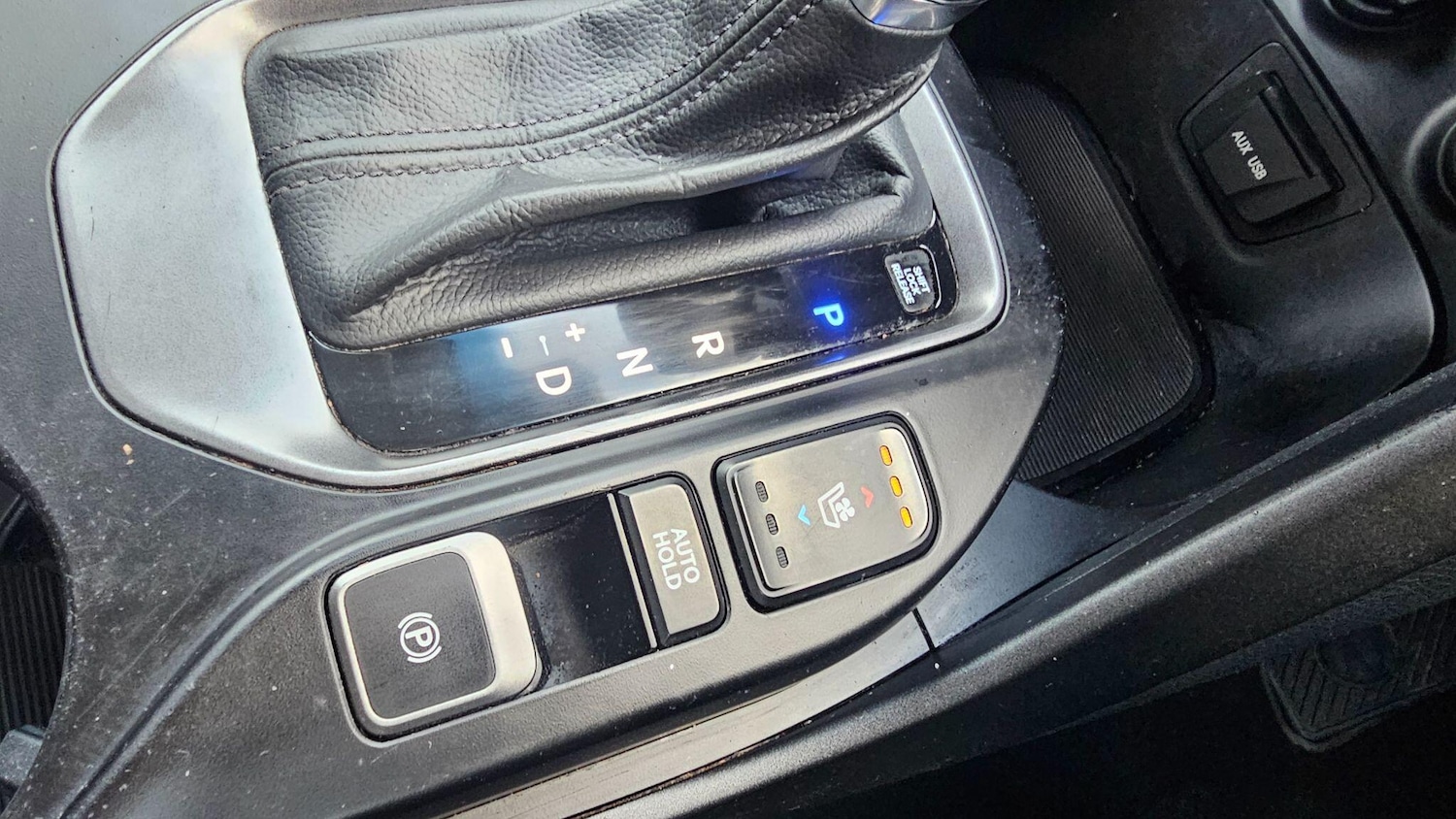 Used Hyundai Santa Fe 2015 for sale - 77049854: Photo 33