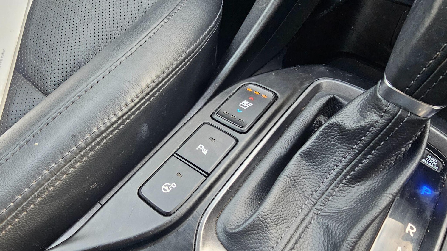 Used Hyundai Santa Fe 2015 for sale - 77049854: Photo 34