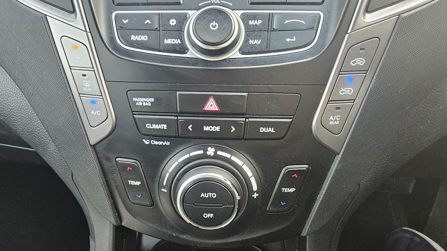 Used Hyundai Santa Fe 2015 for sale - 77049854: Photo 37