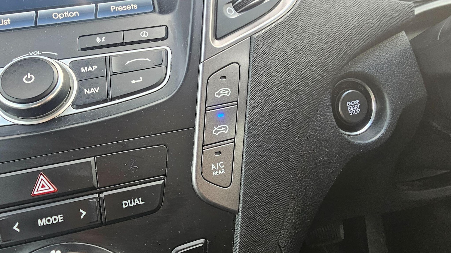 Used Hyundai Santa Fe 2015 for sale - 77049854: Photo 39