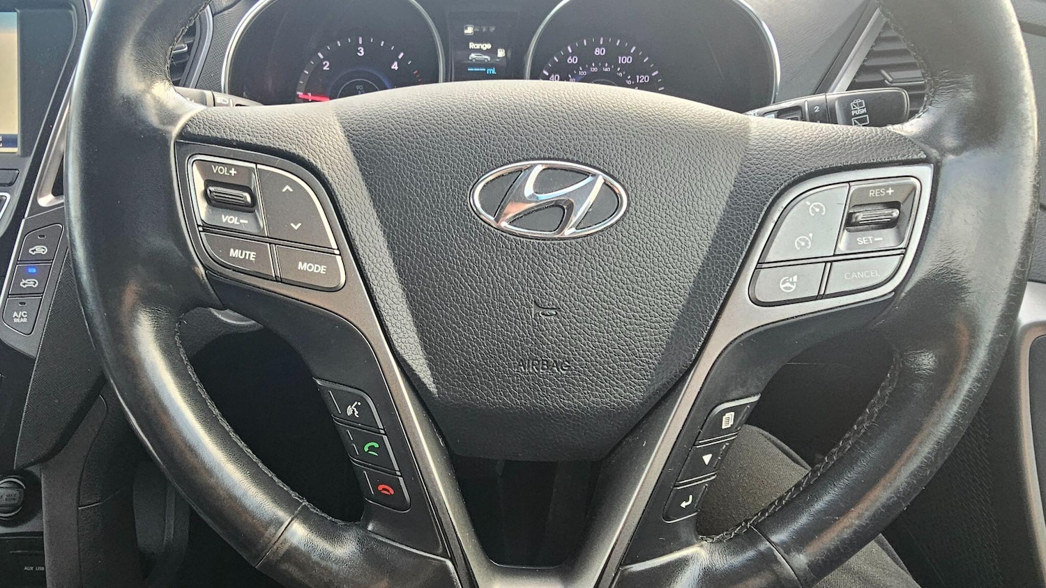 Used Hyundai Santa Fe 2015 for sale - 77049854: Photo 42