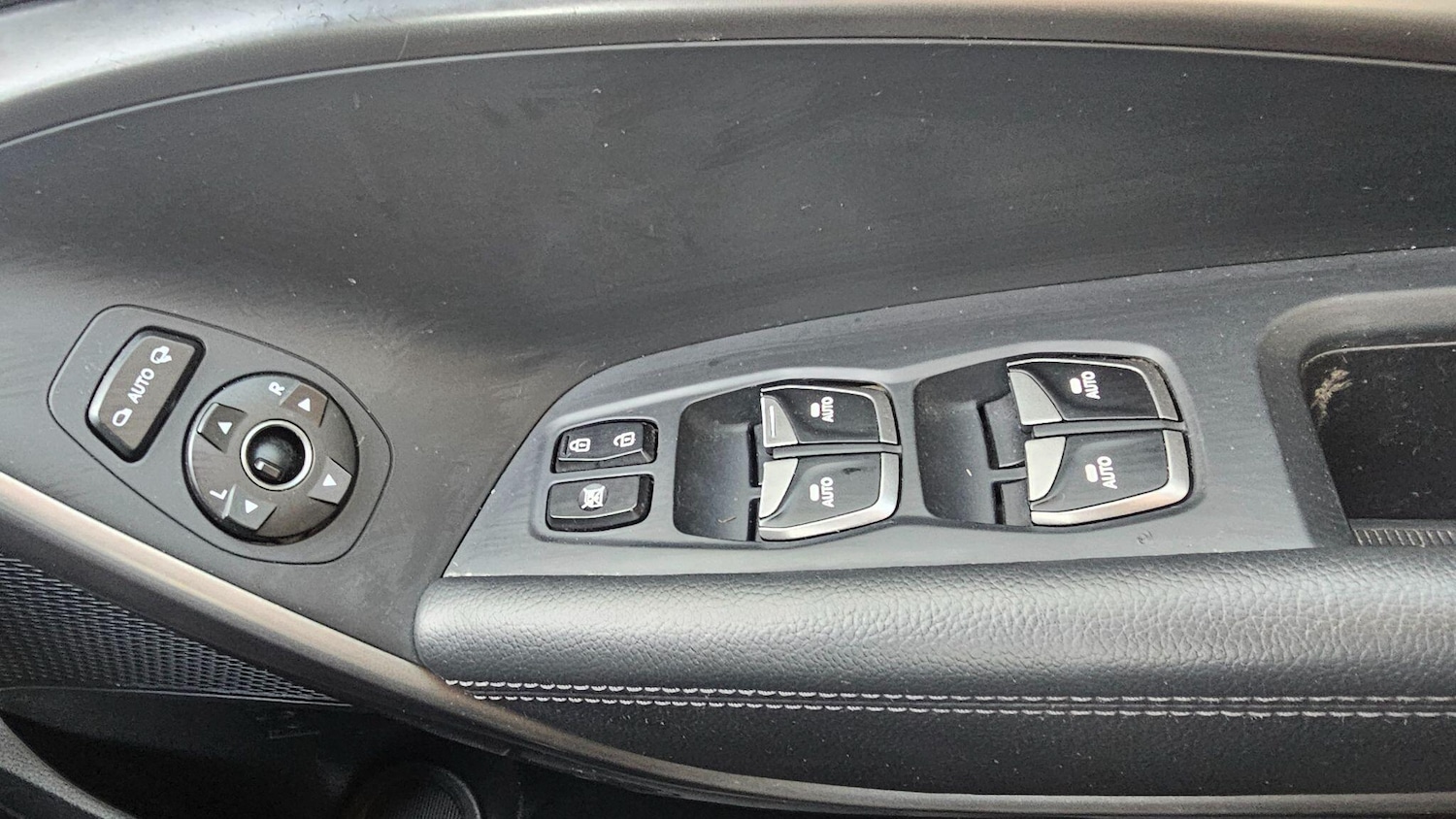 Used Hyundai Santa Fe 2015 for sale - 77049854: Photo 43