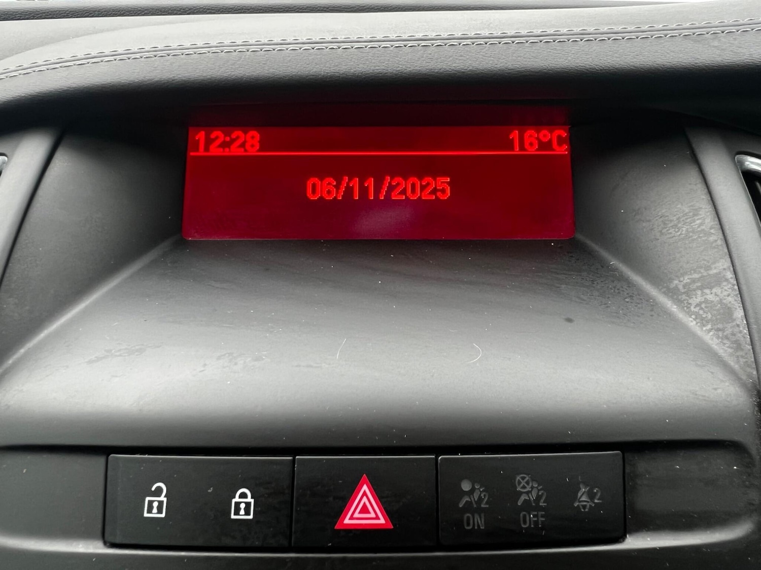 Used Vauxhall Cascada 2015 for sale - 76499579: Photo 31