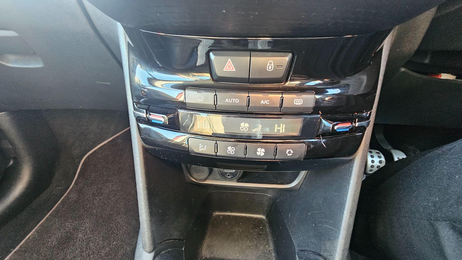 Used Peugeot 208 for sale - 76658355: Photo 27