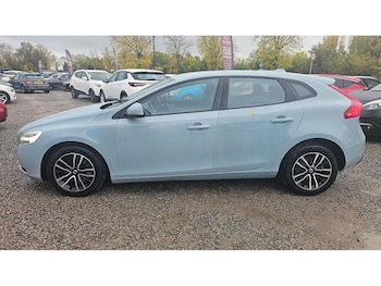 Used Volvo V40 2019 for sale - 76561311: Photo