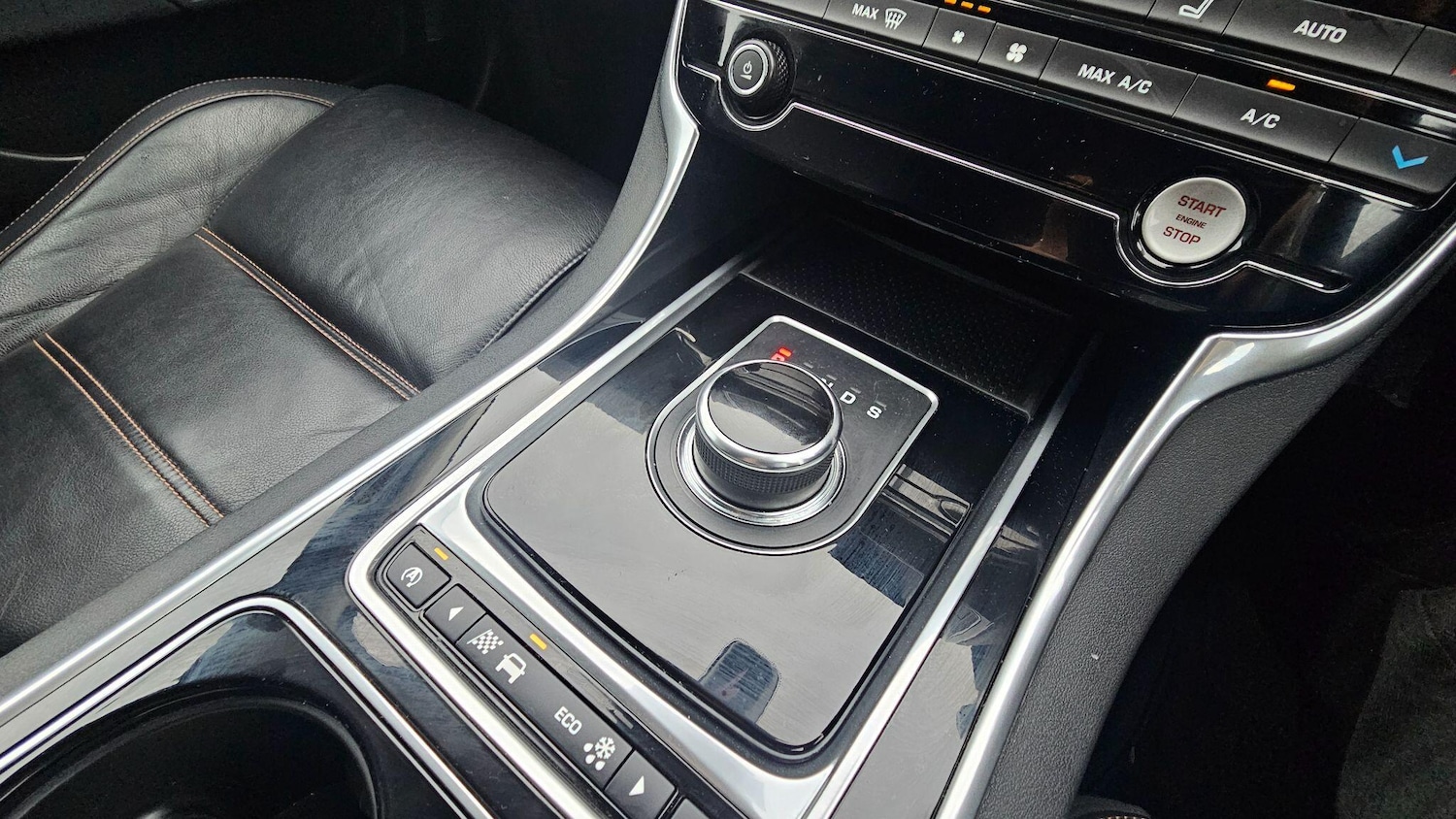 Used Jaguar XE 2017 for sale - 76926450: Photo 25