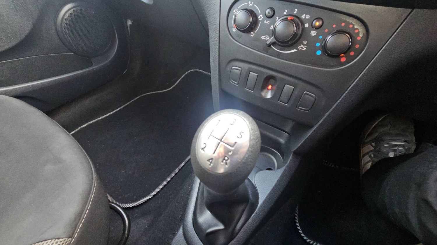 Used Dacia Sandero Stepway 2017 for sale - 76645229: Photo 25