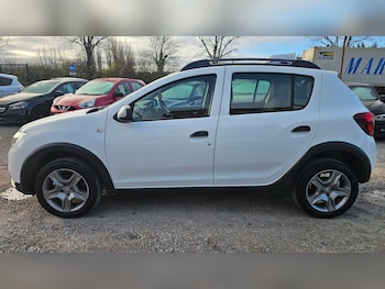 Used Dacia Sandero Stepway 2017 for sale - 76645229: Photo