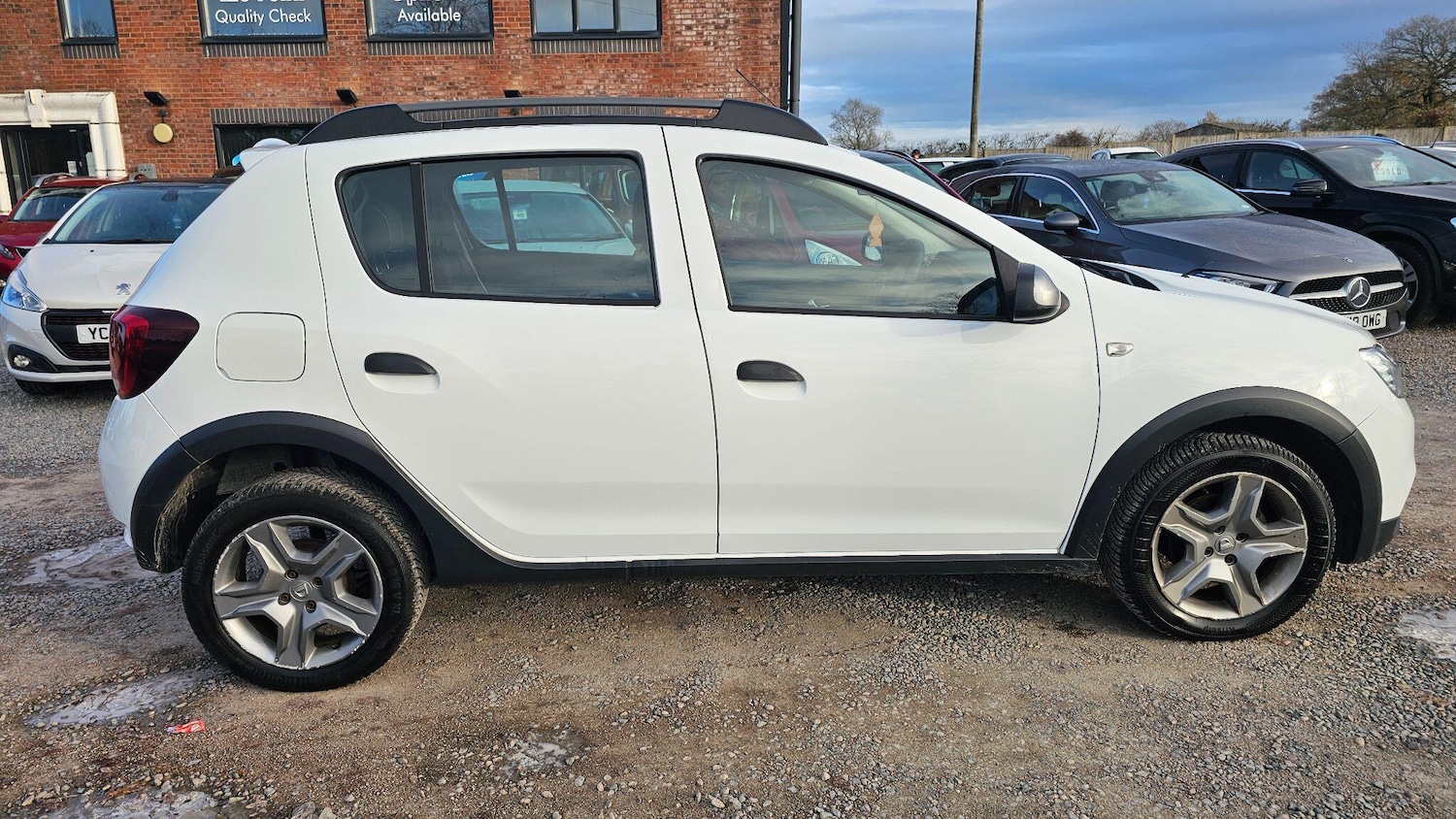 Used Dacia Sandero Stepway 2017 for sale - 76645229: Photo 8