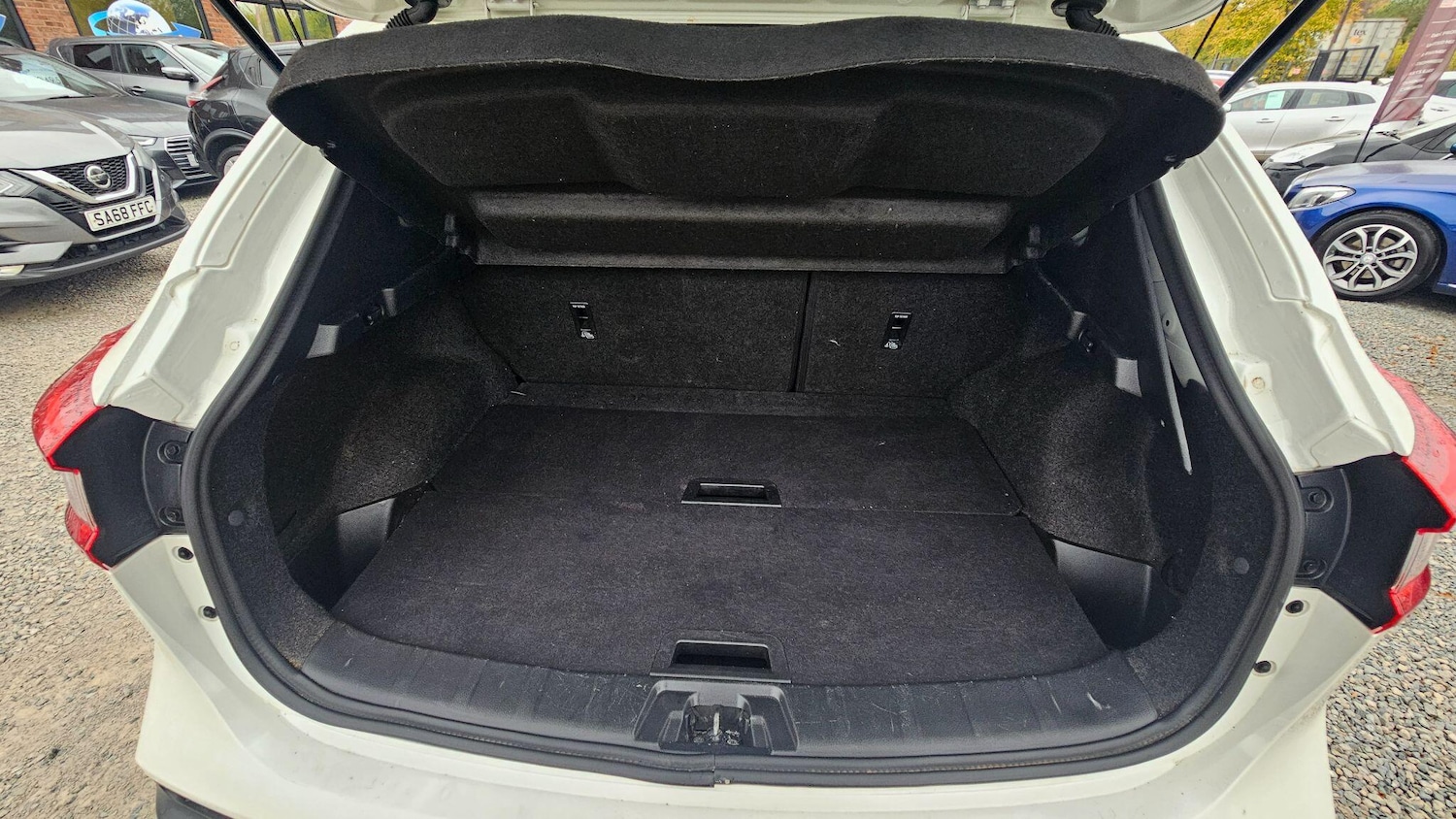 Used Nissan Qashqai 2017 for sale - 76988936: Photo 18