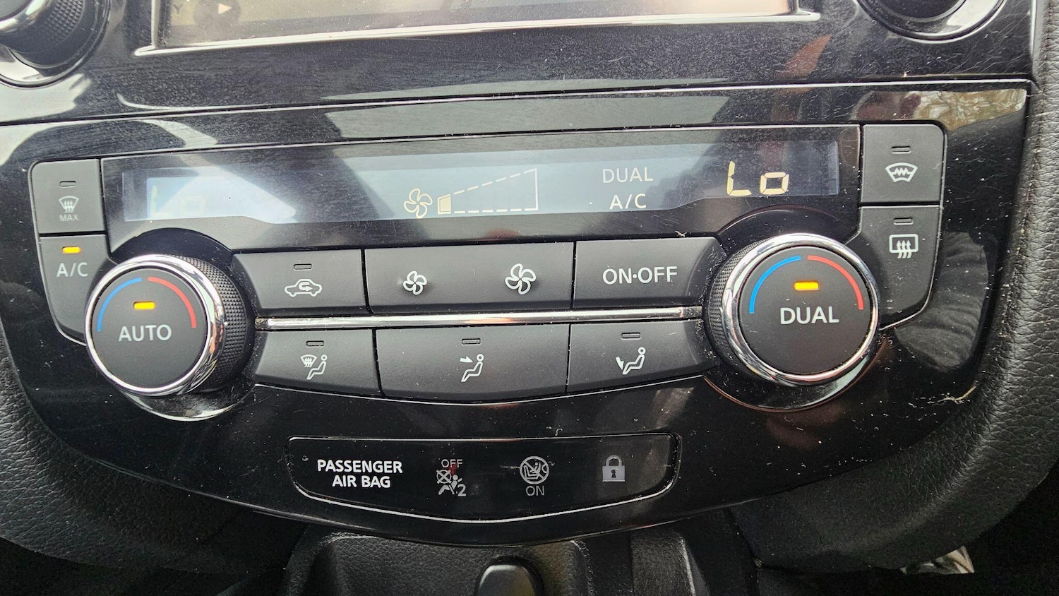 Used Nissan Qashqai 2017 for sale - 76988936: Photo 30