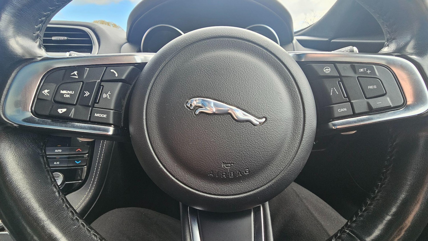 Used Jaguar F-Pace 2018 for sale - 76486729: Photo 37