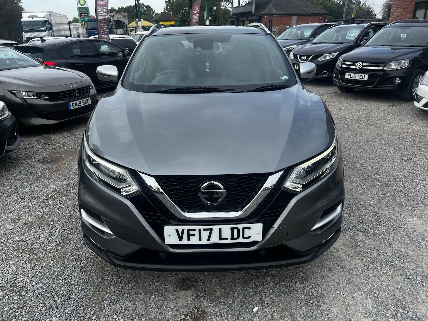 Used Nissan Qashqai 2017 for sale - 76486741: Photo 2