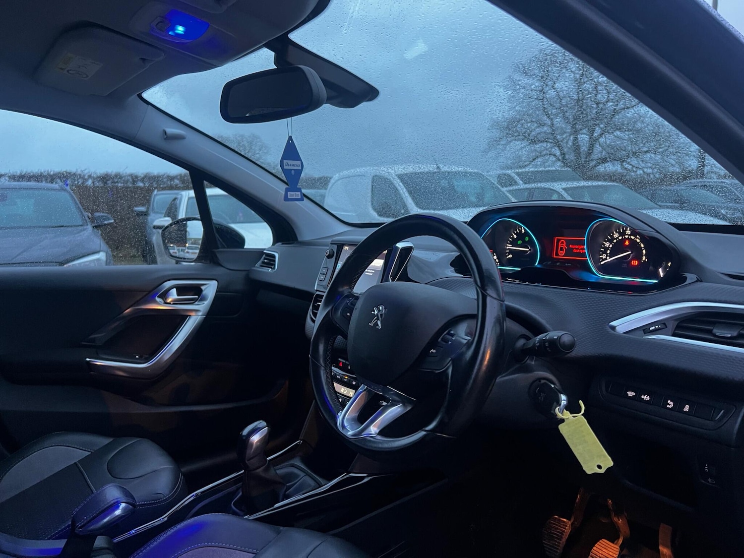 Used Peugeot 2008 2017 for sale - 76899609: Photo 11