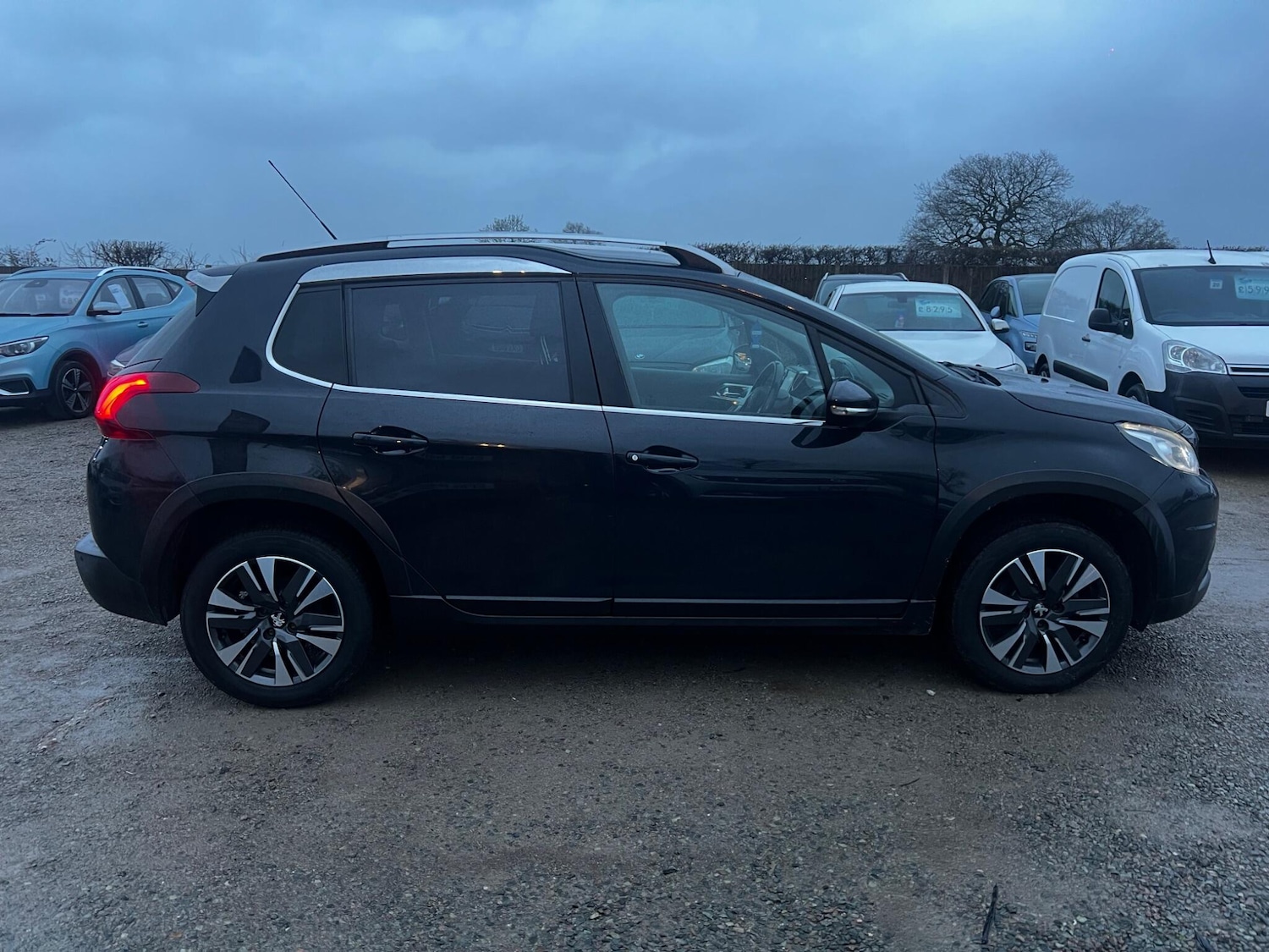 Used Peugeot 2008 2017 for sale - 76899609: Photo 9