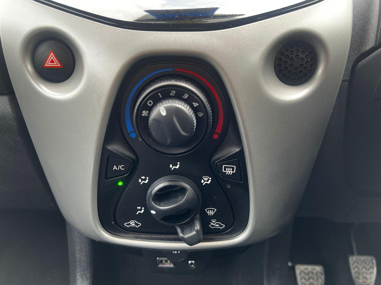 Used Peugeot 108 2014 for sale - 77143731: Photo 22