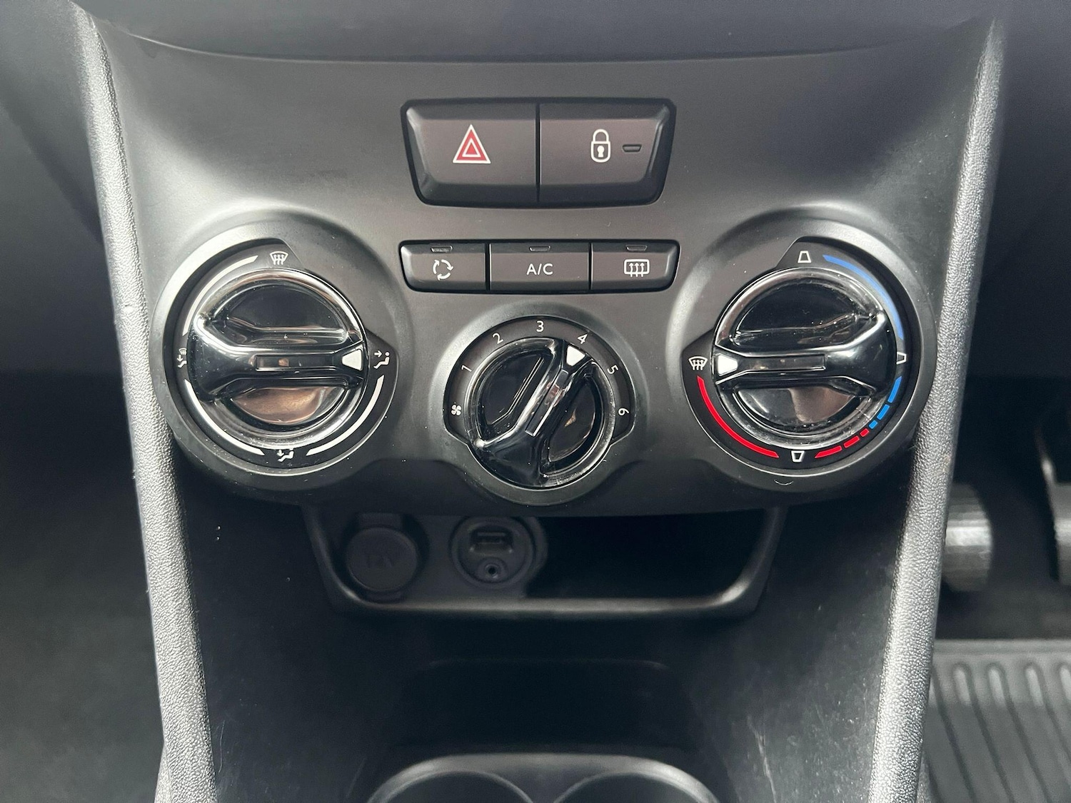 Used Peugeot 208 2016 for sale - 76486790: Photo 31