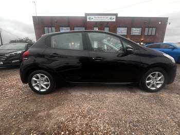 Used Peugeot 208 2016 for sale - 76486790: Photo
