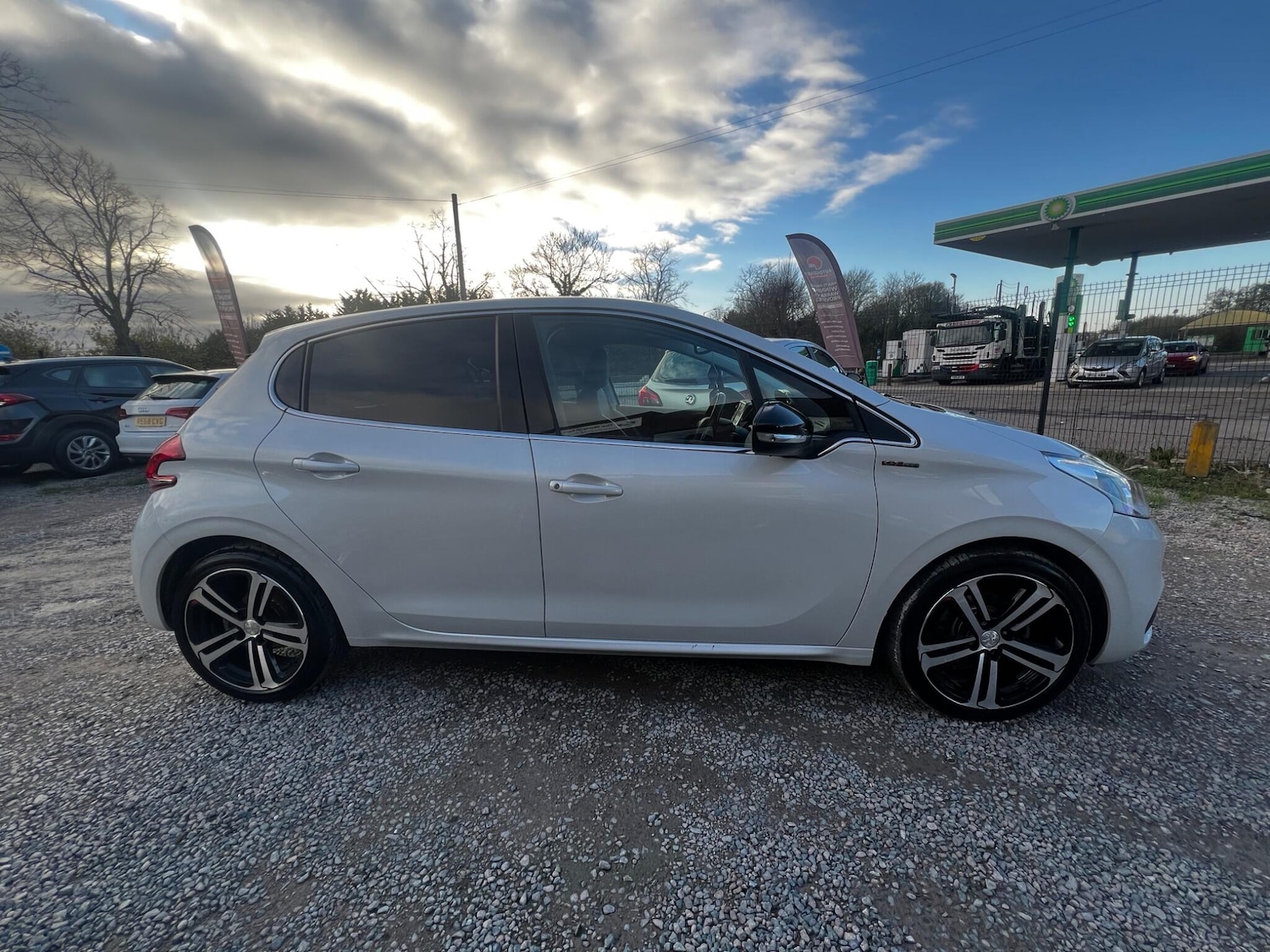 Used Peugeot 208 2017 for sale - 76645384: Photo 10