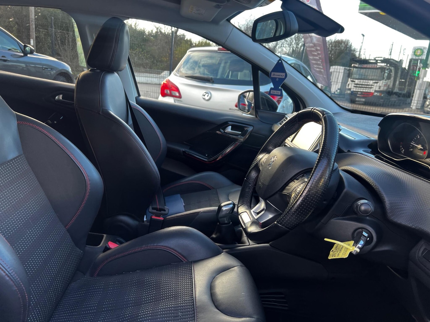 Used Peugeot 208 2017 for sale - 76645384: Photo 17