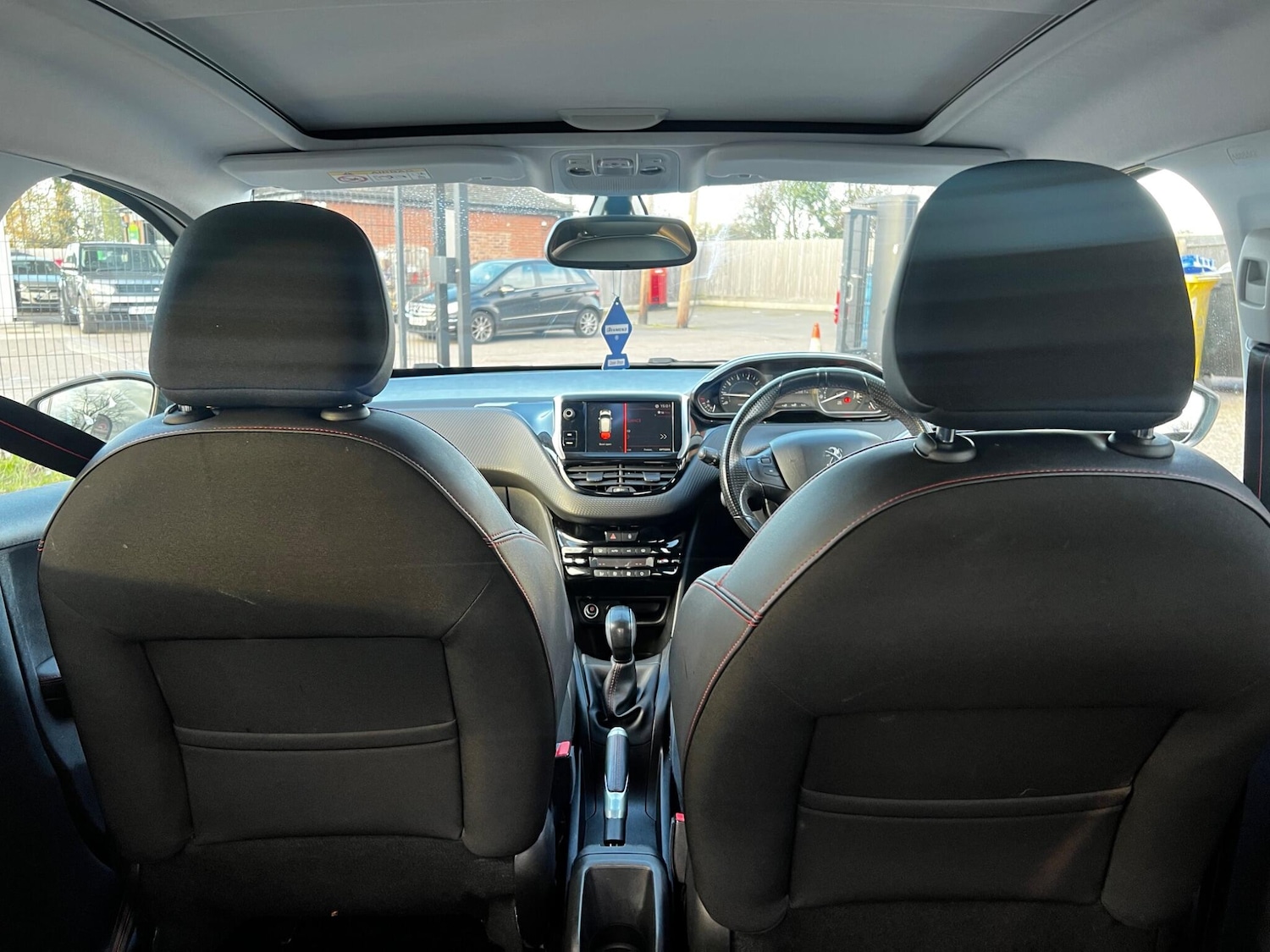 Used Peugeot 208 2017 for sale - 76645384: Photo 19