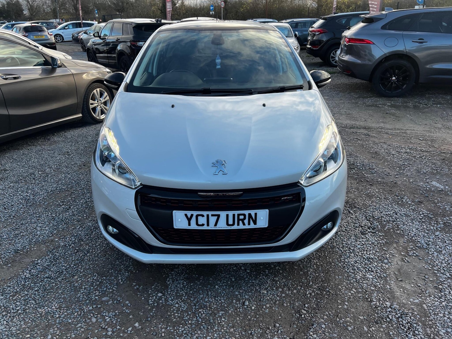 Used Peugeot 208 2017 for sale - 76645384: Photo 2
