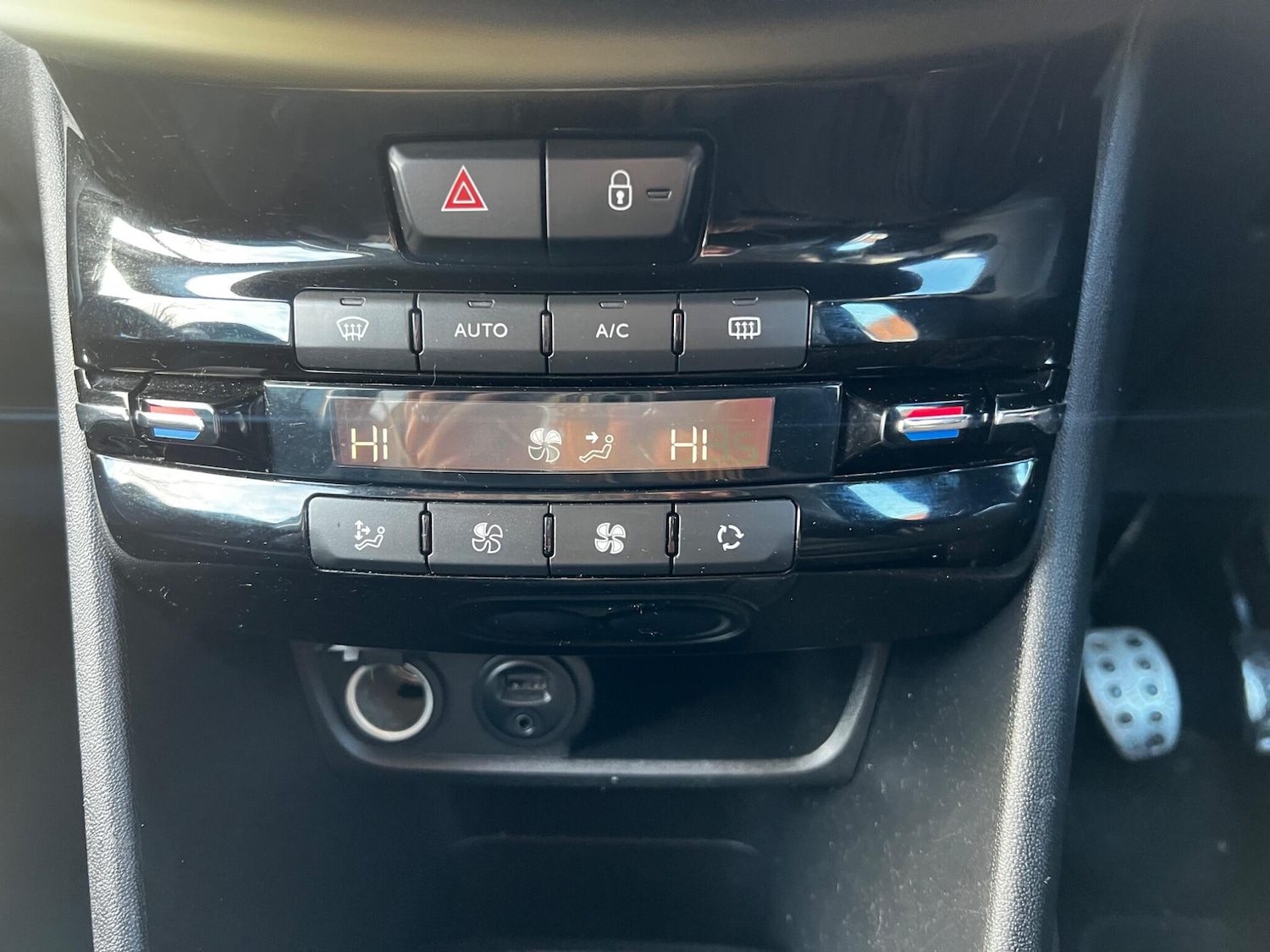 Used Peugeot 208 2017 for sale - 76645384: Photo 23