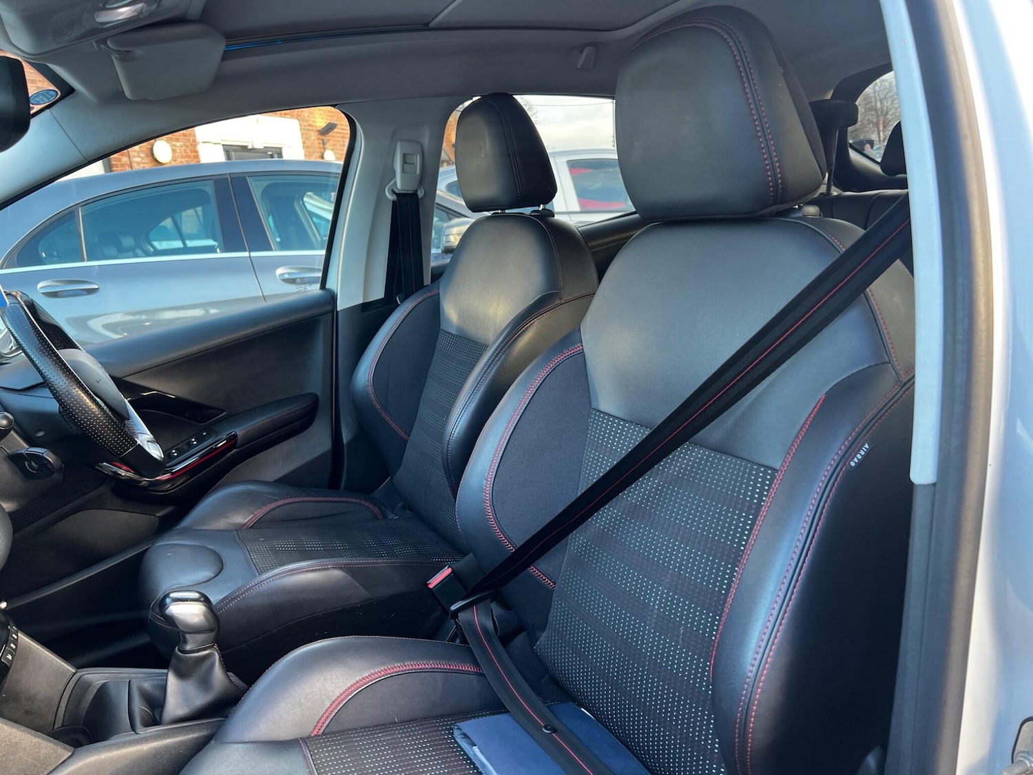 Used Peugeot 208 2017 for sale - 76645384: Photo 31