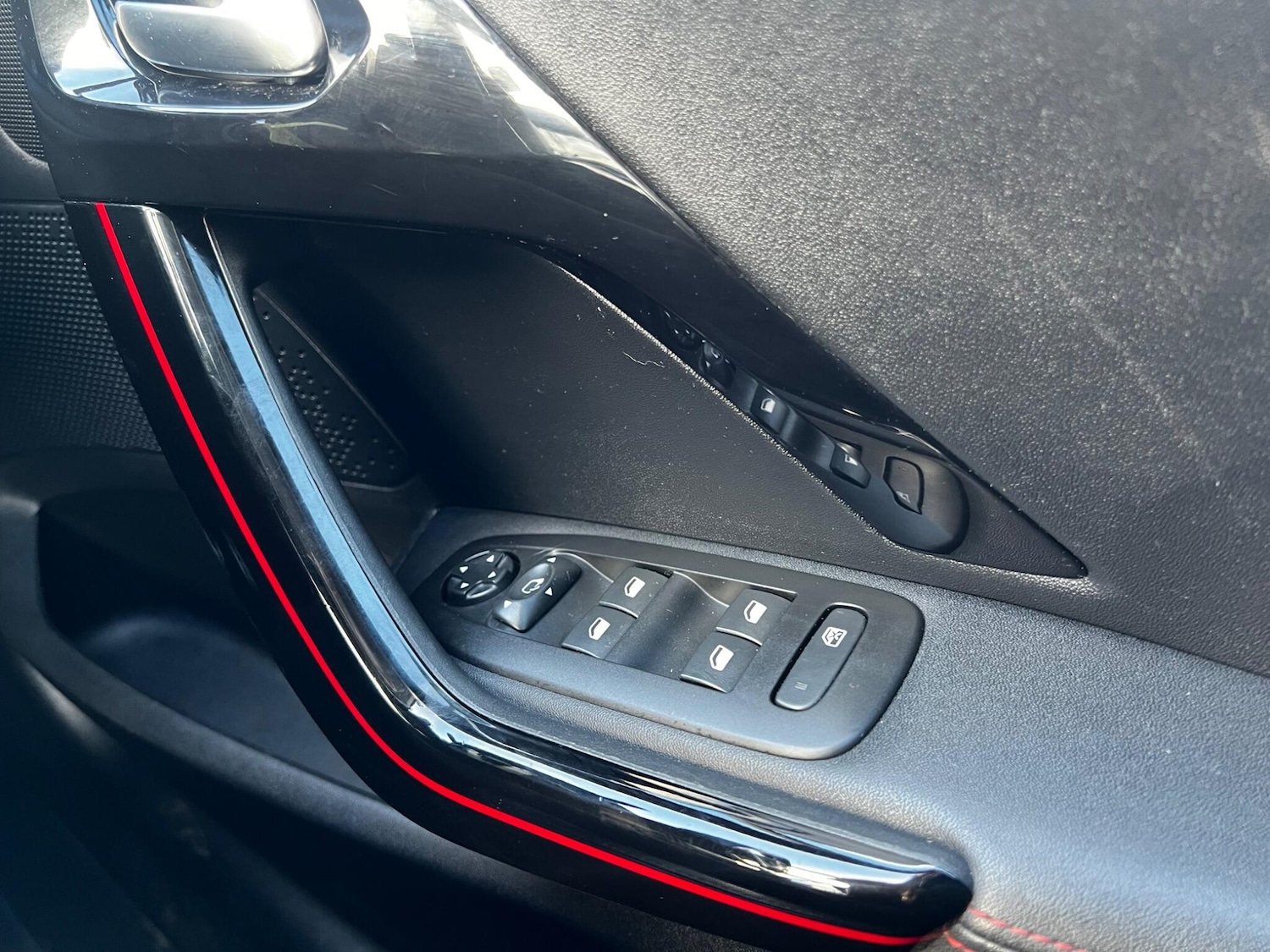 Used Peugeot 208 2017 for sale - 76645384: Photo 32