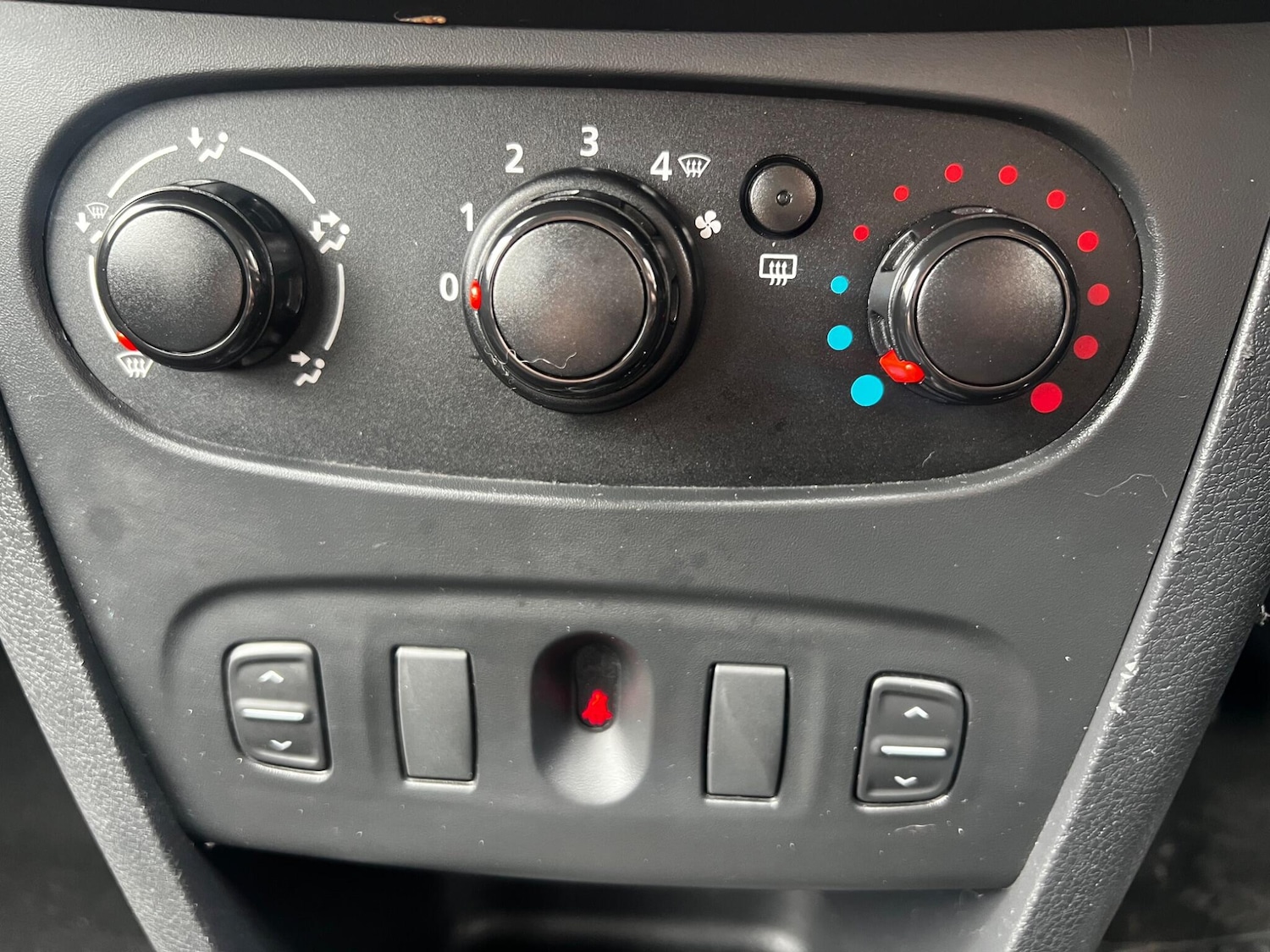 Used Dacia Sandero 2017 for sale - 76486722: Photo 23