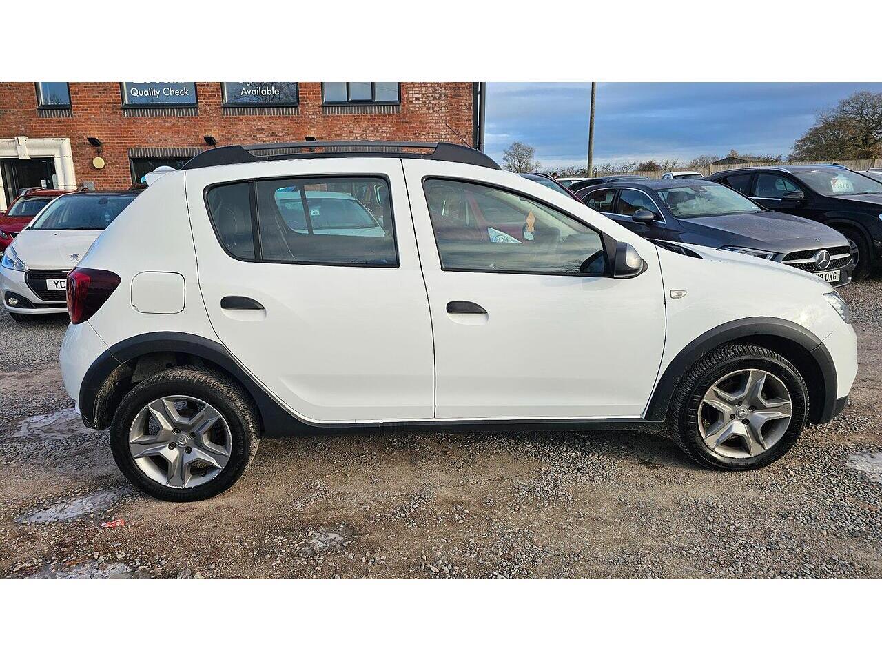 Used Dacia Sandero Stepway 2017 for sale - 77029085: Photo 8